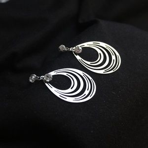 Lightweight silver drop earrings - Free in Bundle